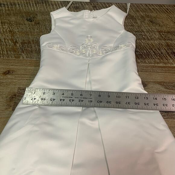 David’s Bridal Flower Girl/ Jr Bridesmaid Dress with Veil - Picture 11 of 14